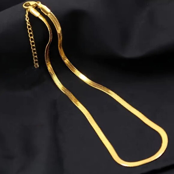 14K Gold Filled Minimalistic Necklace - Picture 2 of 4